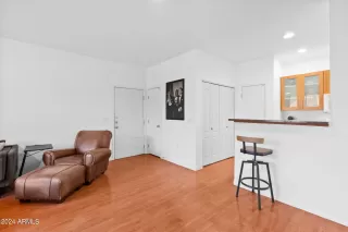 Photo #3: 6642347 Listing