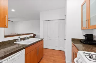 Photo #6: 6642347 Listing