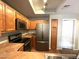 Photo #6: 6642365 Listing