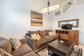Photo #3: 6642657 Listing