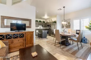 Photo #5: 6642657 Listing