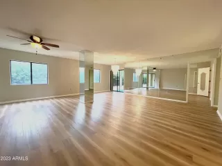 Photo #5: 6642908 Listing