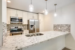 Photo #6: 6642924 Listing 