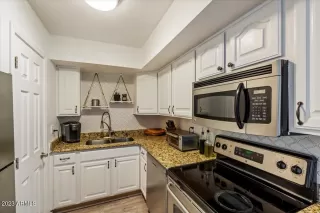 Photo #6: 6642940 Listing 