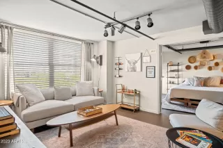 Photo #5: 6643388 Listing