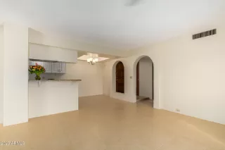 Photo #5: 6644350 Listing 