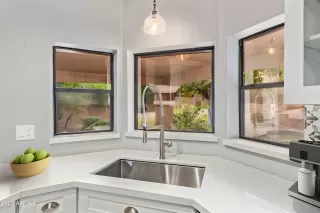 Photo #5: 6644429 Listing