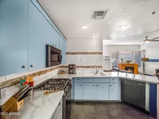 Photo #6: 6644780 Listing