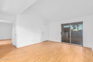 Photo #5: 6644974 Listing