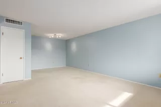 Photo #6: 6645067 Listing