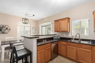 Photo #4: 6645333 Listing