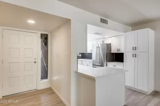 Photo #5: 6645497 Listing