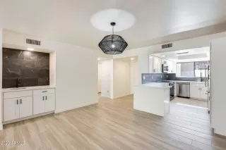 Photo #6: 6645497 Listing