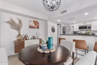 Photo #5: 6645793 Listing