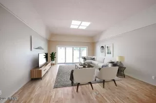 Photo #2: 6645796 Listing