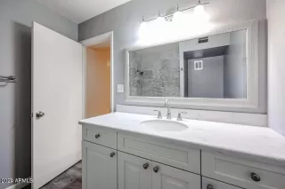 Photo #5: 6645796 Listing