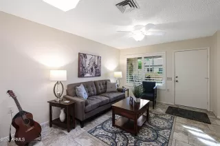 Photo #5: 6645935 Listing