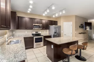 Photo #5: 6646072 Listing