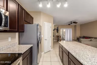 Photo #6: 6646072 Listing