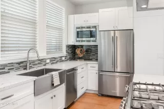 Photo #6: 6646270 Listing