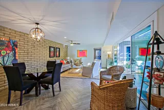 Photo #6: 6646272 Listing