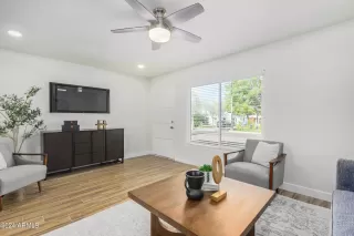 Photo #6: 6646513 Listing