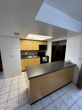 Photo #5: 6646660 Listing