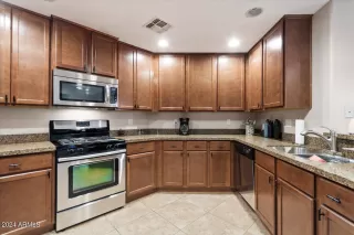 Photo #2: 6646664 Listing