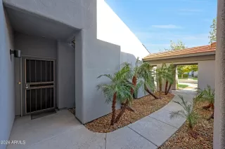 Photo #5: 6646782 Listing