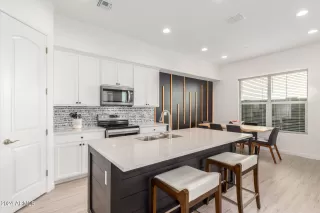 Photo #1: 6646978 Listing