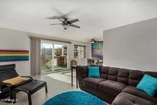 Photo #5: 6647418 Listing