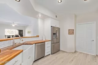 Photo #5: 6647653 Listing