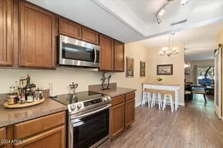 Photo #4: 6647666 Listing