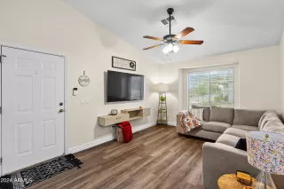 Photo #5: 6647877 Listing