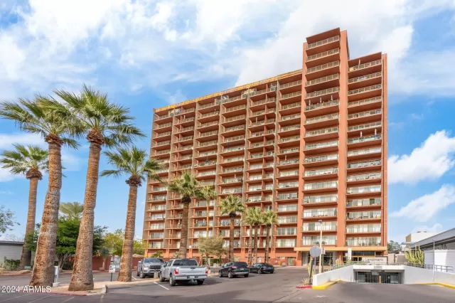 MLS: 6647916 Condo For Sale