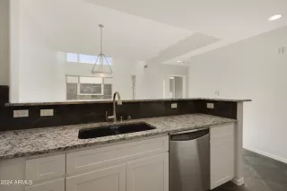 Photo #5: 6647926 Listing 