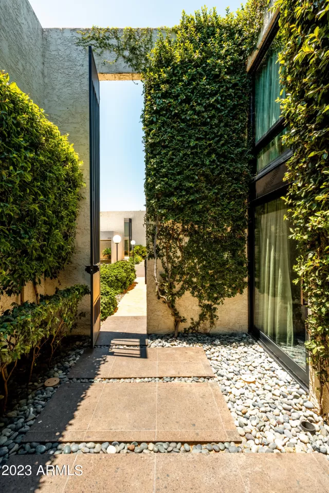 MLS: 6648058 Condo For Sale