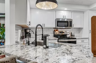 Photo #5: 6648729 Listing