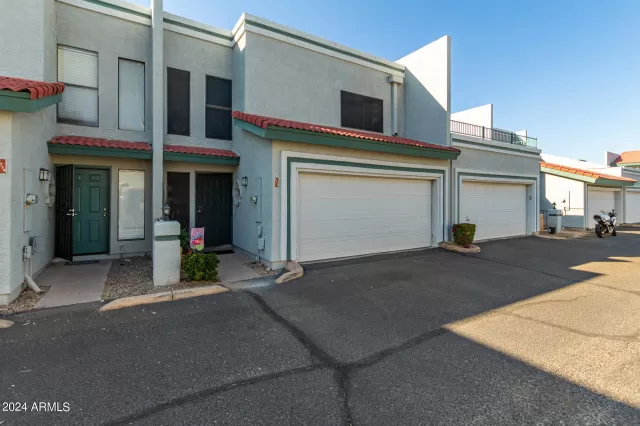 MLS: 6648842 Condo For Sale