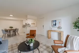 Photo #4: 6649566 Listing