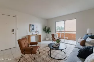 Photo #5: 6649566 Listing