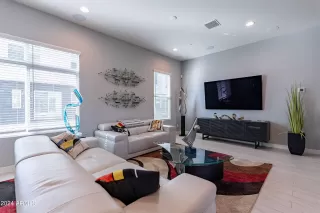 Photo #2: 6650146 Listing 