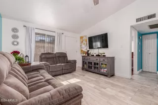 Photo #4: 6650257 Listing