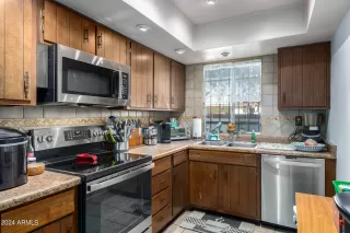 Photo #6: 6650385 Listing 