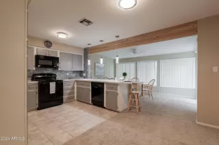 Photo #6: 6650472 Listing