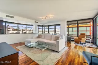 Photo #4: 6652069 Listing