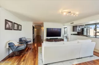 Photo #6: 6652069 Listing