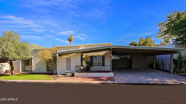 MLS: 6652238 Condo For Sale