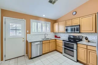 Photo #6: 6652367 Listing