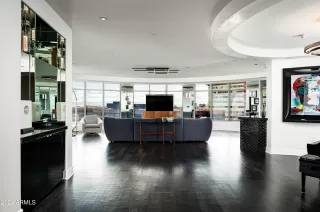 Photo #2: 6652382 Listing